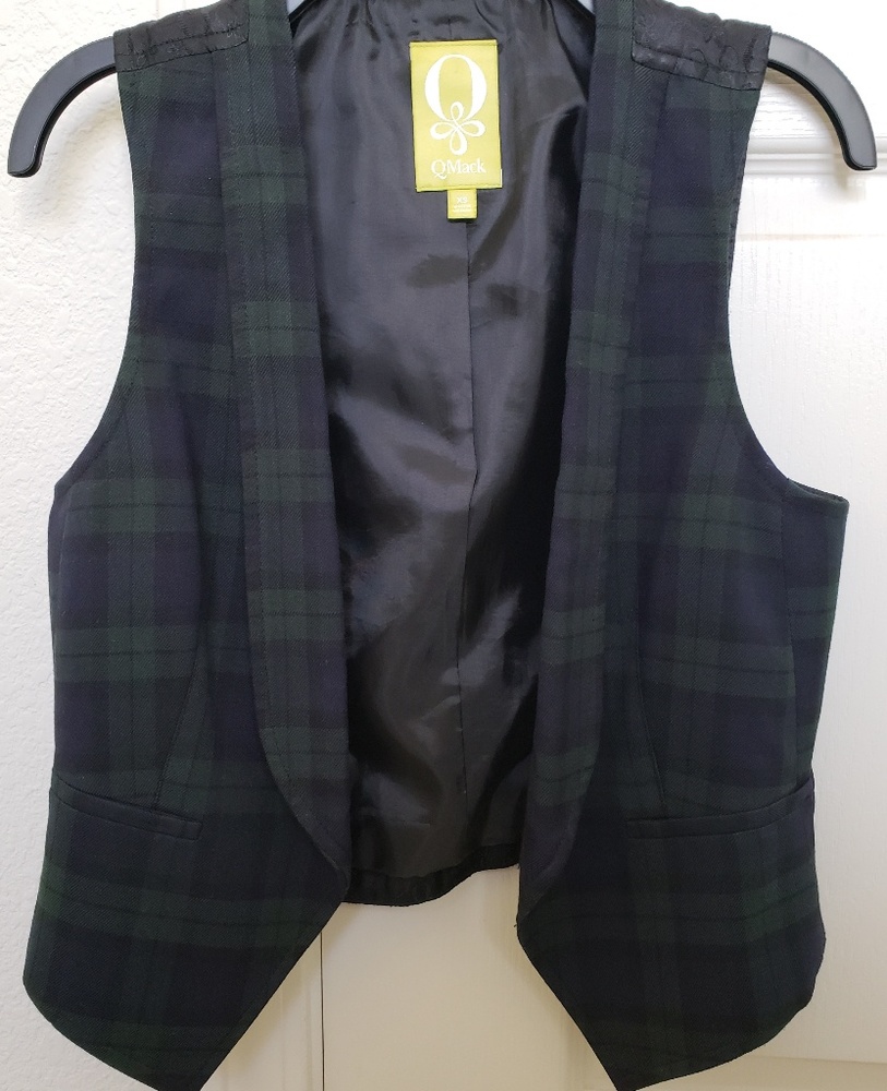 Macy's QMack navy/green plaid sleeveless vest